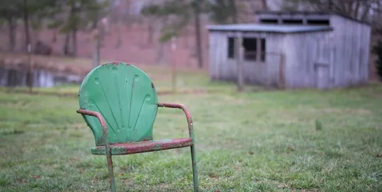 Video Studio Dara - Less is More Chair